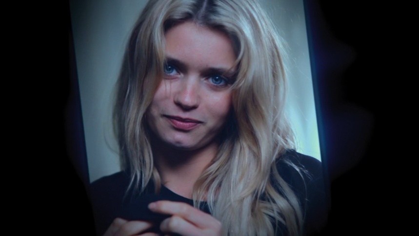 Abbey Lee Kershaw ohne Höschen: Heiße Einblicke auf ihre nackten Brüste und Arsch