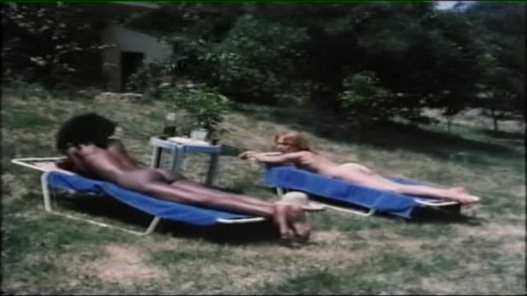 Ajita Wilson Amateurfotos nackter Arsch 80