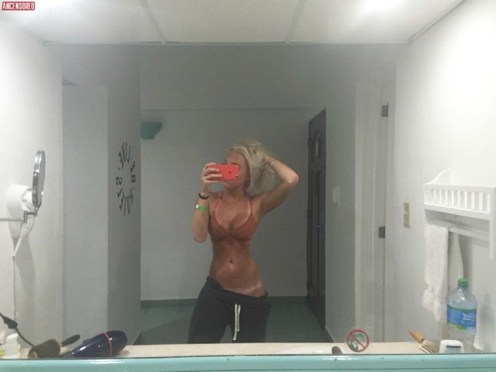 Alexandra Cooper Brüste