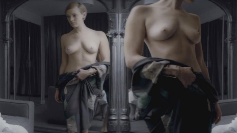 Alexia Rasmussen Fotoblitze zwischen den Beinen