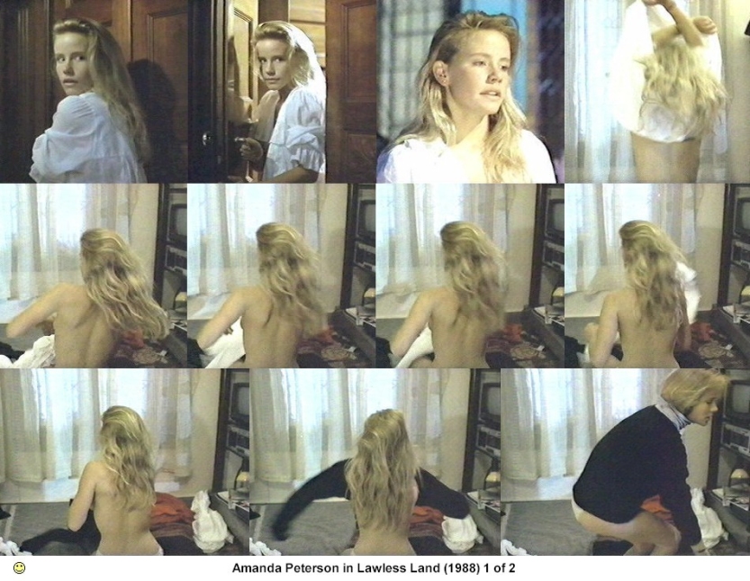 Amanda Peterson in einem kurzen Rock