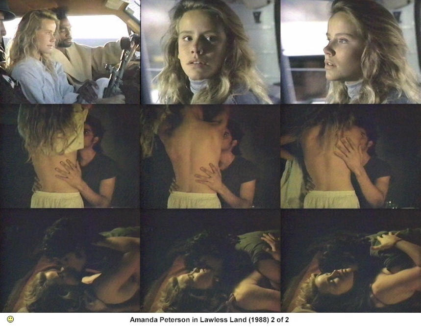 Amanda Peterson in einem Rock