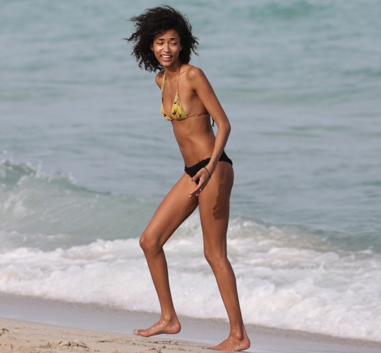 Anais Mali nackt