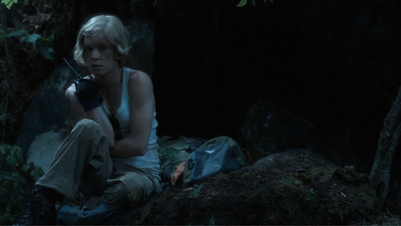 Anessa Ramsey in einem kurzen Rock
