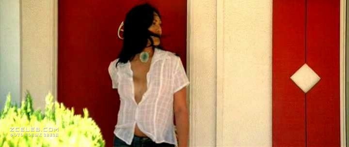 Cassandra Hepburn in einem kurzen Rock