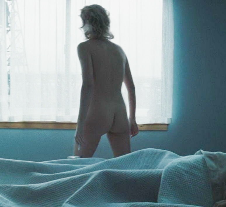 Charlize Theron in einem Rock