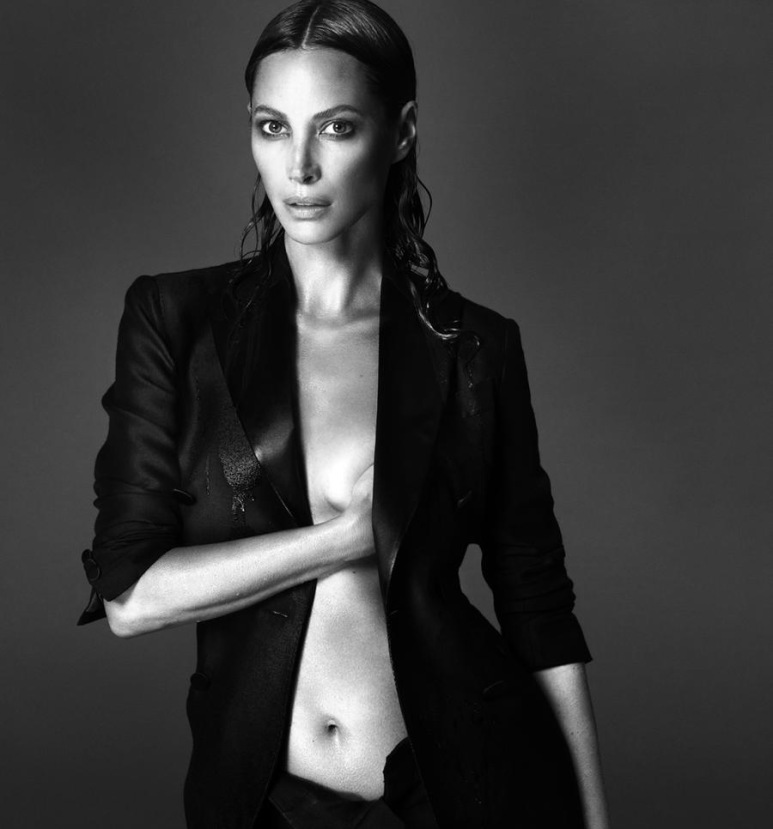 Provokative Bilder von Christy Turlington: Brüste sichtbar, nackt und in Unterwäsche