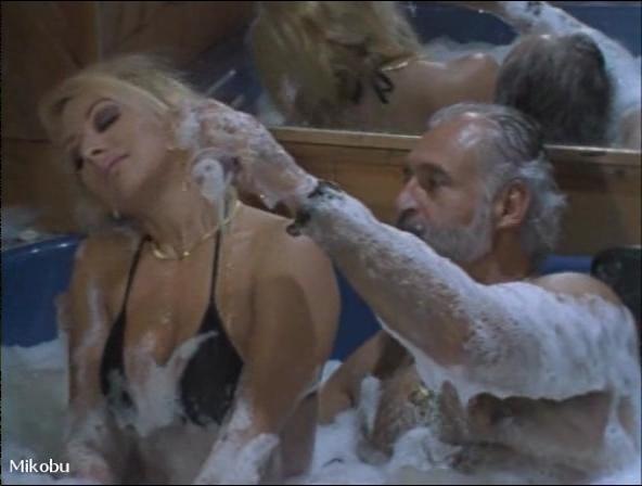 Claudia Escamilla Fotoblitze zwischen den Beinen 90