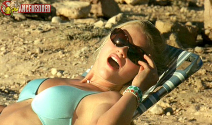 Emilie De Ravin nackte Brüste 57