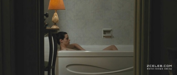 Emily Hampshire Brüste sind sichtbar 48