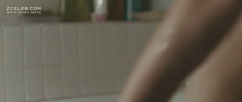 Emily Hampshire Fotoblitze zwischen den Beinen