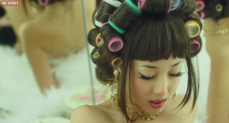Erika Sawajiri in einem Rock 63