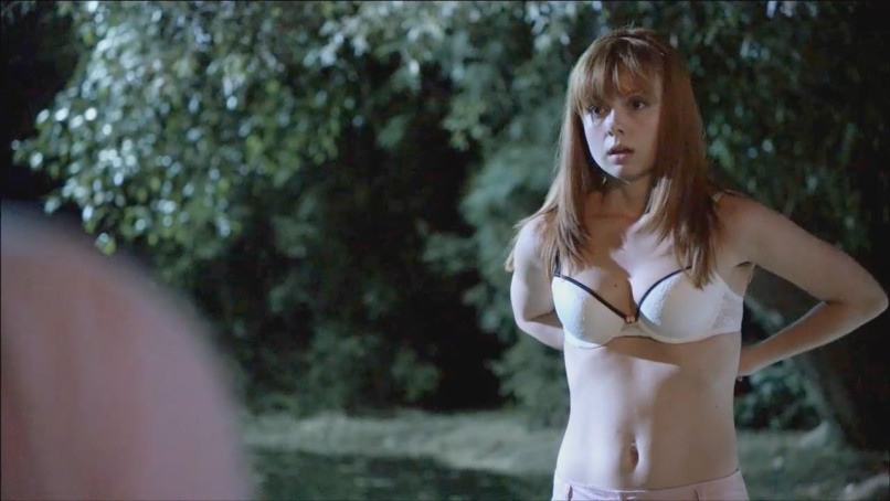 Galadriel Stineman: Strumpf- und Unterwäsche-Model mit bezaubernden Beinen