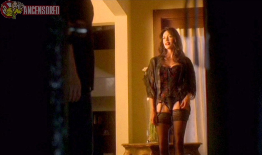 Hunter Tylo in Unterwäsche