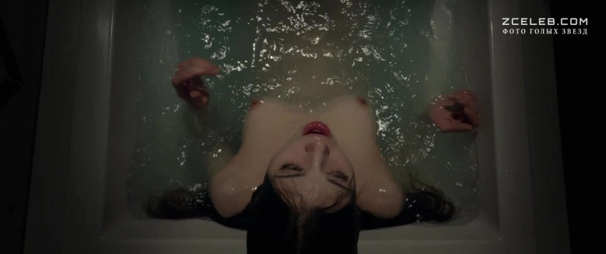India Eisley Brüste sind sichtbar