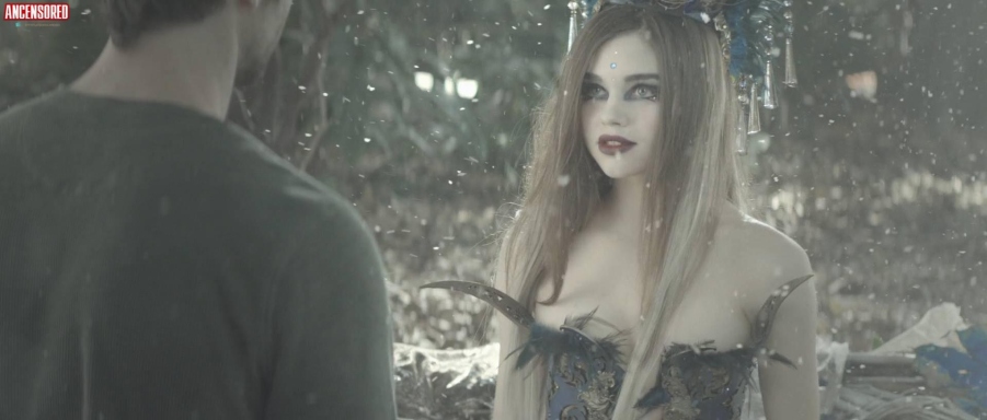 India Eisley explizite Fotos 39