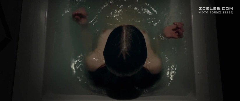India Eisley in Unterwäsche 26