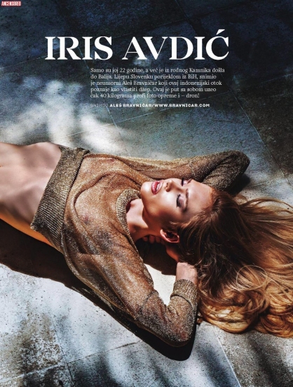 Iris Avdic in einem kurzen Rock