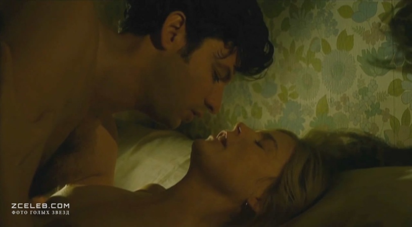 Isabelle Carr in Unterwäsche 21