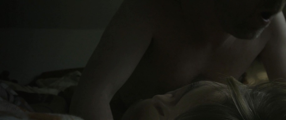 Izabella Jo Tschig Gesäß sind sichtbar 14