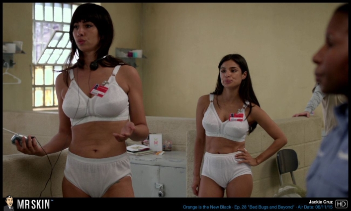Jackie Cruz kein Höschen 53
