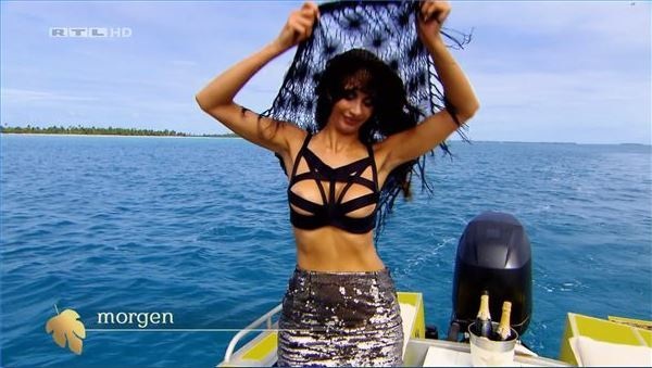 Janina Youssefian keine Unterwäsche 57