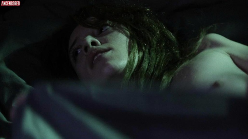 Jenya Chaplin nackte Brüste 48