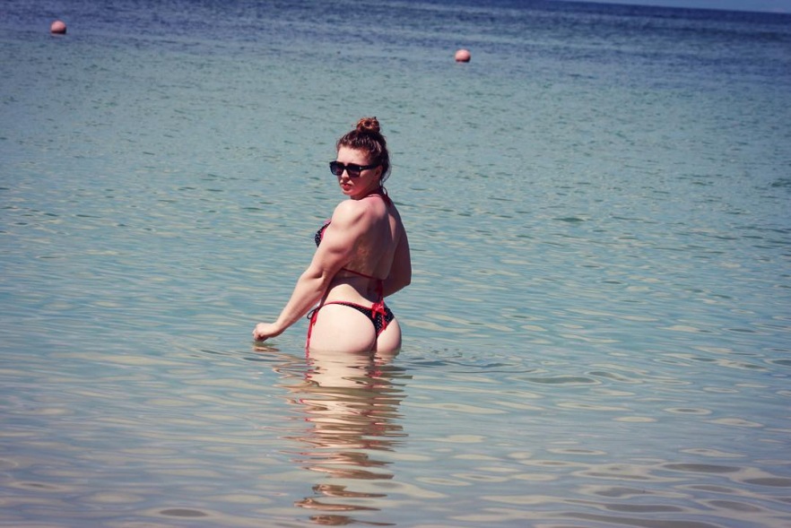 Bezaubernde Julia Vins: Intime Fotos, Strumpfhosen und die junge Schönheit