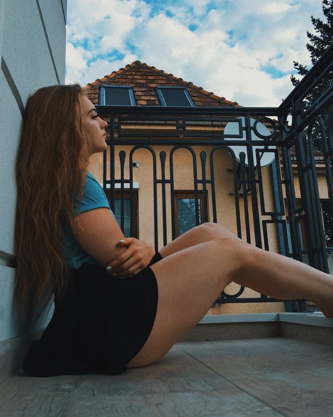 Julia Vins kein Höschen 39