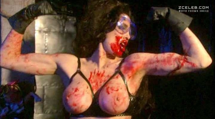 Julie Strain Brüste sind sichtbar