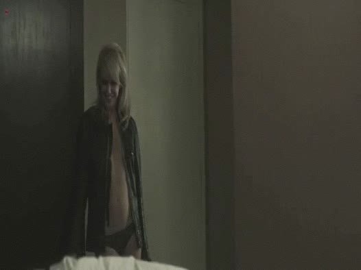 Kathryn Morris Fotoblitze zwischen den Beinen