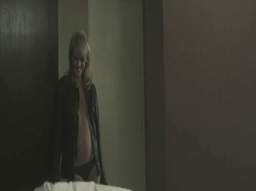 Kathryn Morris in einem Rock 37