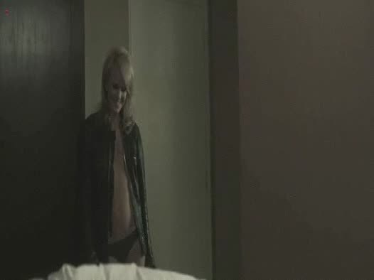 Kathryn Morris in einem Rock 45