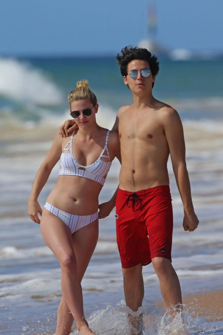 Lili Reinhart intim Fotos