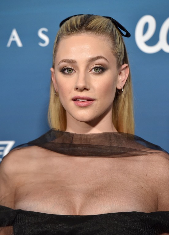 Lili Reinhart jung