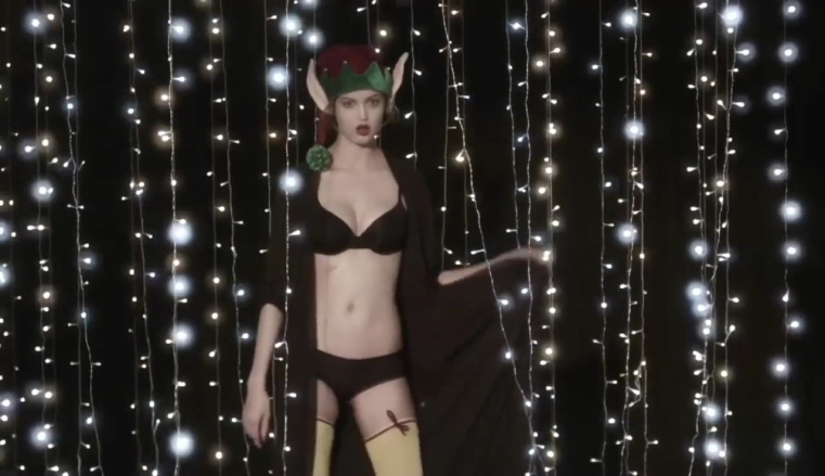 Lindsey Wixson Gesäß sind sichtbar