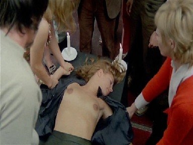 Erotische Intimfotos und verführerische Strümpfe von Lorraine Rainer - Sinnliche Verlockungen für Genießer.