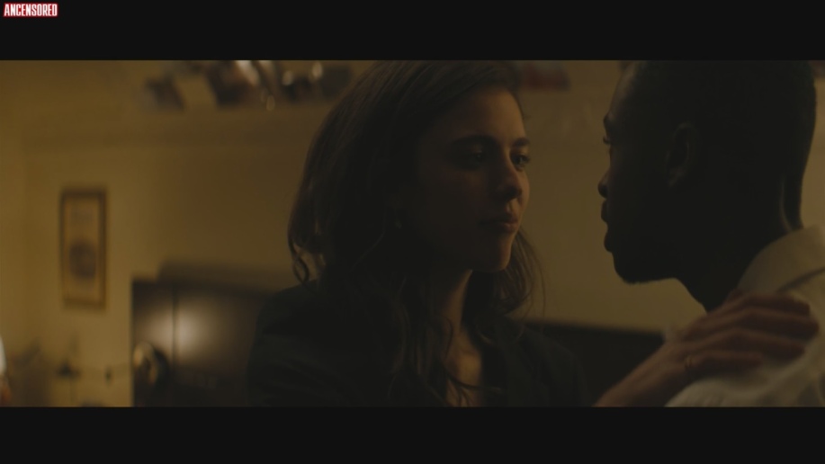 Margaret Qualley Brüste sind sichtbar 72