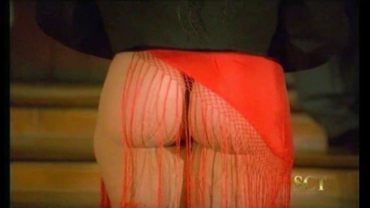 Maria De Sanchez - Erotische Fotos mit beleuchtetem Intimbereich und Höschen im Fokus