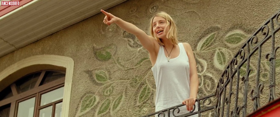 Olga Turchak Gesäß sind sichtbar 26