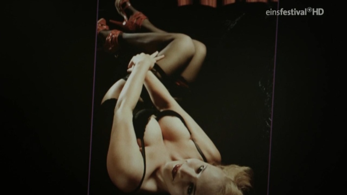 Rebekka Burckhardt in einem Rock 93