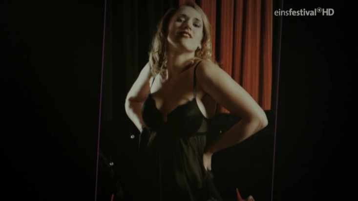 Rebekka Burckhardt in einem Rock