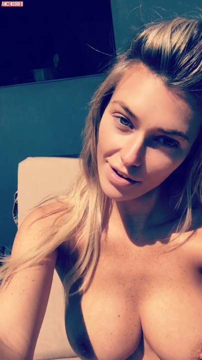 Samantha Hoopes in Unterwäsche