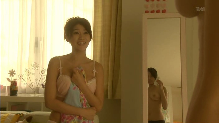 Saori Hara in Unterwäsche