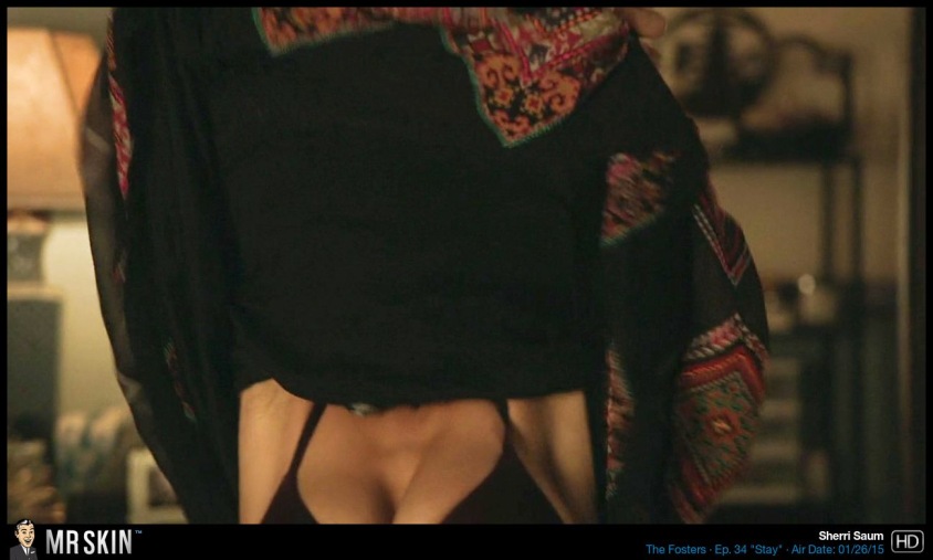 Sherri Saum nackt