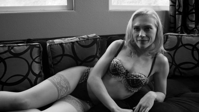 Sydney Black kein Höschen 92