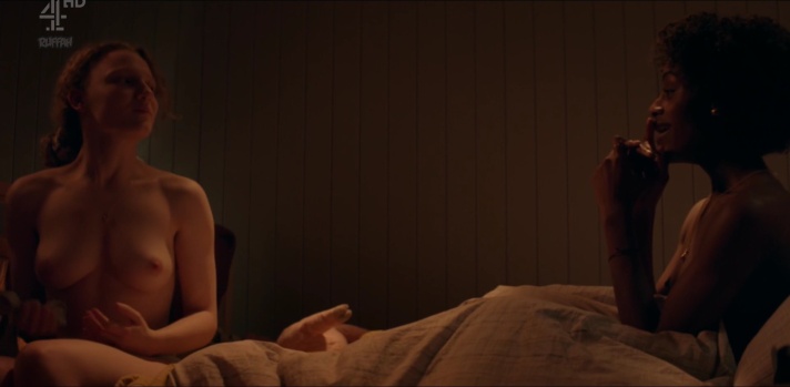 Tallulah Haddon Brüste sind sichtbar 75