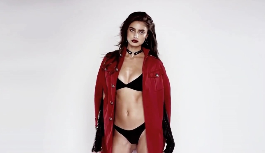 Taylor Hill Gesäß sind sichtbar