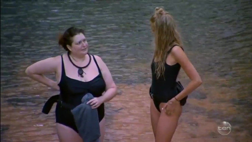 Tegan Martin kein Höschen 94