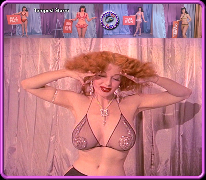 Tempest Storm Gesäß sind sichtbar